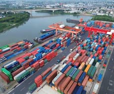 How to Choose Two-Way Radios for a Cross‑Border Logistics Bonded Park – A Buyer’s Guide from the Floor